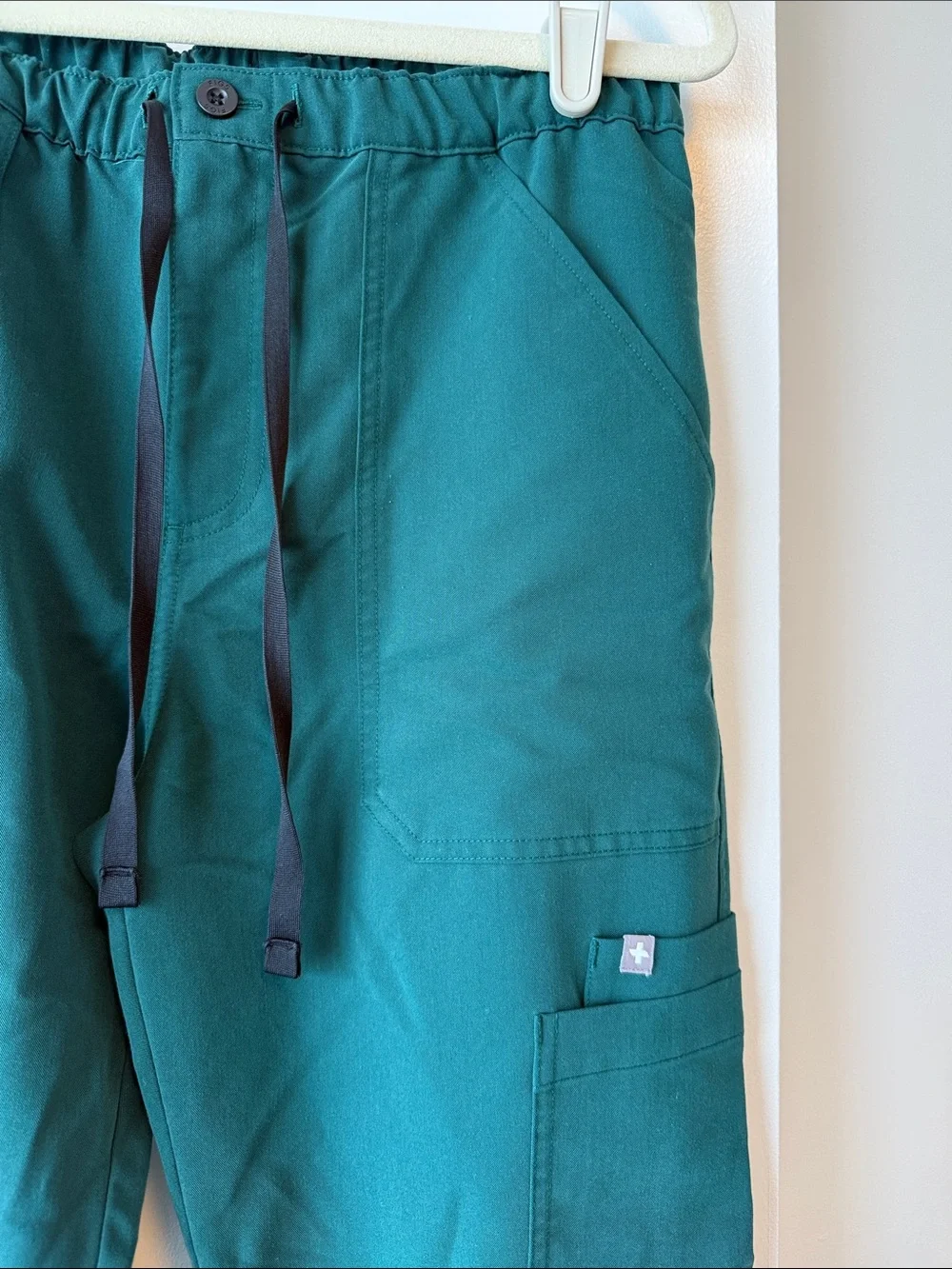Figs slim cargo